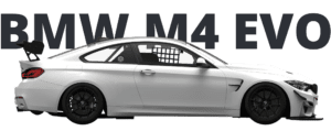 Ein weißer BMW M4 EVO steht seitlich vor grünem Hintergrund mit großem Schriftzug und Rennsport-Aerodynamik wie Heckflügel und Diffusor.