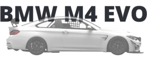 Seitliche Ansicht eines weißen BMW M4 Evo mit schwarzen Felgen, großem Heckflügel und Rennsport-Anbauteilen auf grünem Hintergrund.