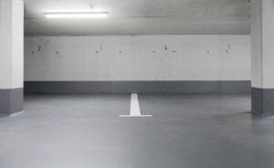 Jeder Stellplatz ist auserlesen und fest vorbehalten. Der großzügige Raum garantiert einfache Manövrierfähigkeit und schützt vor Schäden. Ordnung und Sauberkeit sind hier ein gewährleisteter Standard.